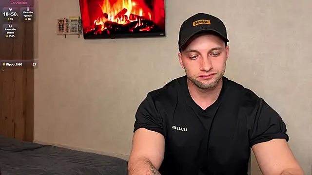 Snapshot of michaelbradleu chatting on May 14, 7:55 pm michaelbradleu online show from May 14, 7:55 pm