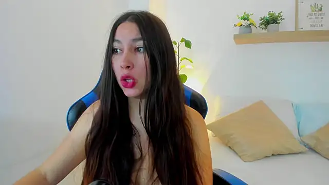 Snapshot of bella_99_ chatting on June 20, 11:48 am bella 99 online show from June 20, 11:48 am