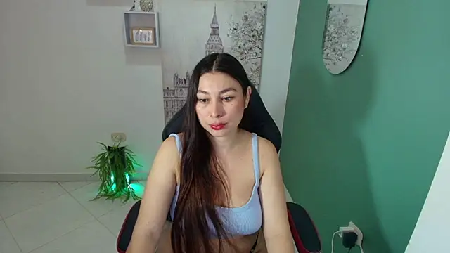 Snapshot of bella_99_ chatting on October 6, 1:23 pm bella 99 online show from October 6, 1:23 pm