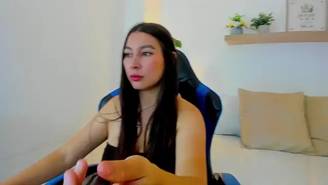 Snapshot of bella_99_ chatting on June 19, 12:00 pm bella 99 online show from June 19, 12:00 pm