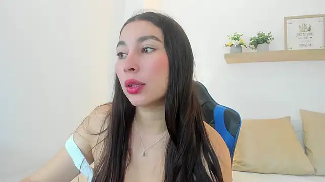 Snapshot of bella_99_ chatting on June 12, 11:52 am bella 99 online show from June 12, 11:52 am