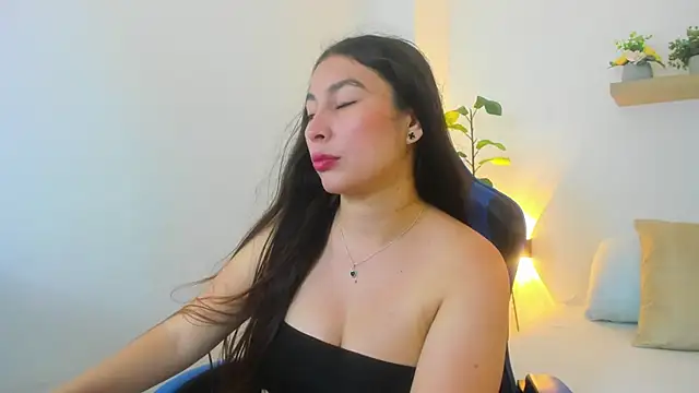 Snapshot of bella_99_ chatting on June 13, 11:41 am bella 99 online show from June 13, 11:41 am