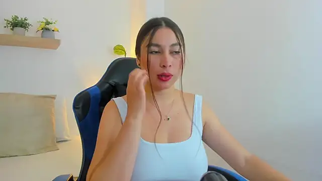 Snapshot of bella_99_ chatting on June 26, 11:27 am bella 99 online show from June 26, 11:27 am