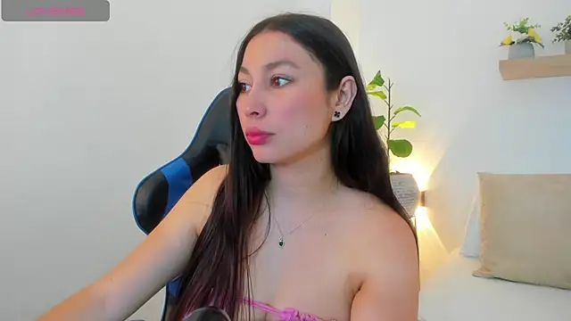 Snapshot of bella_99_ chatting on July 16, 12:02 pm bella 99 online show from July 16, 12:02 pm