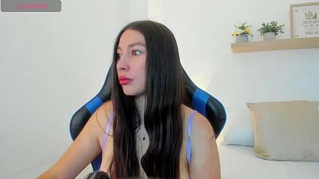 Snapshot of bella_99_ chatting on July 8, 11:44 am bella 99 online show from July 8, 11:44 am