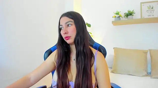 Snapshot of bella_99_ chatting on June 17, 11:53 am bella 99 online show from June 17, 11:53 am