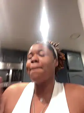 HEARTBREAKBRE online show from April 19, 2:45 am