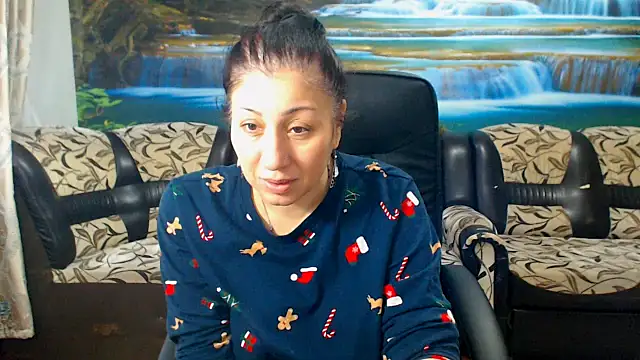 MoistMady online show from January 19, 6:39 am