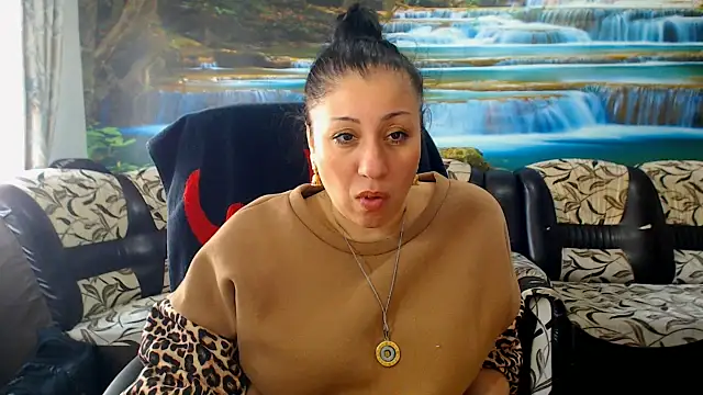 MoistMady online show from March 18, 9:01 am