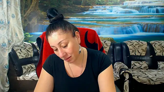 MoistMady online show from April 13, 2:54 pm