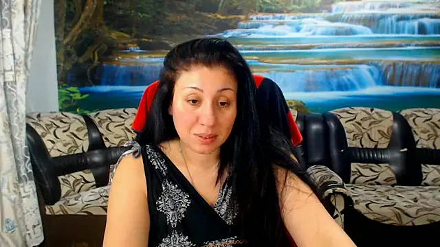 MoistMady online show from April 8, 6:09 pm