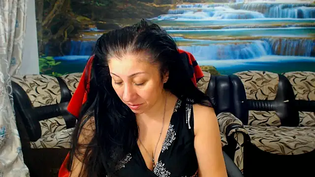 MoistMady online show from April 5, 1:45 am
