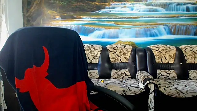 MoistMady online show from March 11, 6:29 am