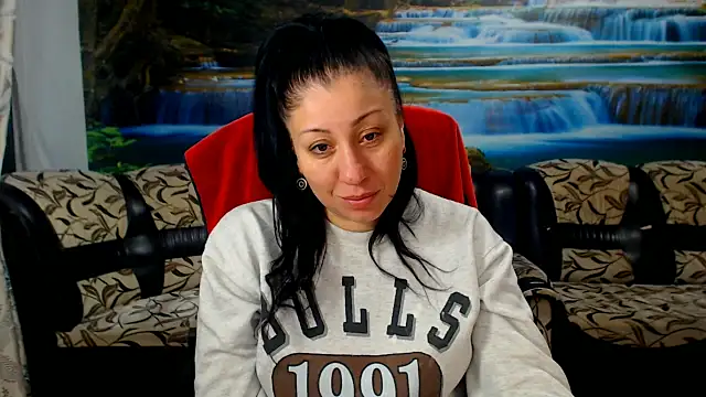 MoistMady online show from March 6, 3:45 am