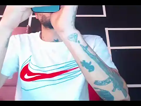 Snapshot of Christian_Stiven1 chatting on November 2, 3:17 pm Christian Stiven1 online show from November 2, 3:17 pm