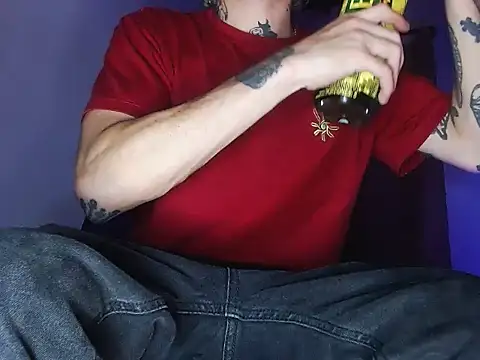 Snapshot of Christian_Stiven1 chatting on February 15, 1:31 am Christian Stiven1 online show from February 15, 1:31 am