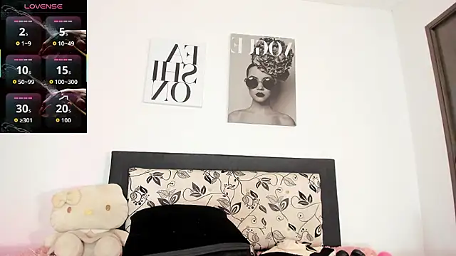 Snapshot of MiliMattel chatting on February 9, 9:35 pm MiliMattel online show from February 9, 9:35 pm