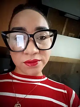 Snapshot of ashley69_brown chatting on November 7, 2:21 pm ashley69 brown online show from November 7, 2:21 pm