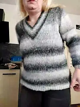 Snapshot of GeileEstelle chatting on December 15, 12:17 pm GeileEstelle online show from December 15, 12:17 pm