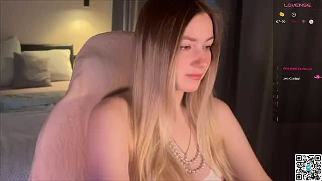 Snapshot of elinanortas chatting on November 25, 5:41 am elinanortas online show from November 25, 5:41 am