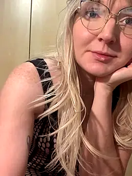 Snapshot of vanda26hot chatting on December 14, 5:13 am vanda26hot online show from December 14, 5:13 am