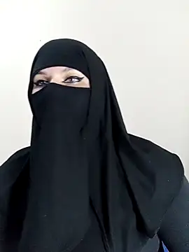 Snapshot of evelyn__salah chatting on June 7, 2:17 am evelyn salah online show from June 7, 2:17 am
