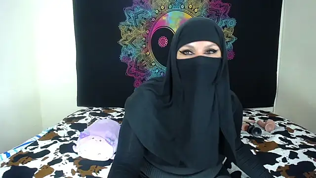 Snapshot of evelyn__salah chatting on November 8, 9:51 pm evelyn salah online show from November 8, 9:51 pm