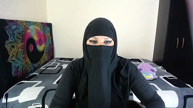 evelyn  salah online show from March 26, 9:56 pm