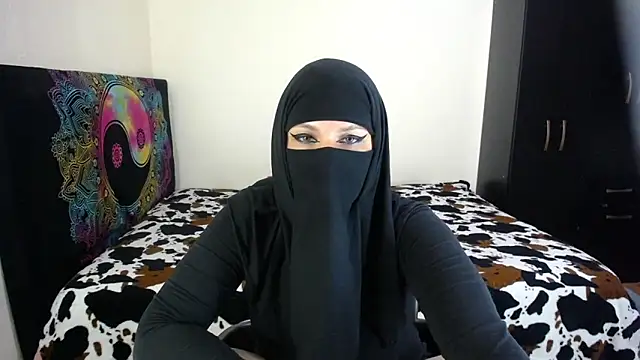 evelyn  salah online show from March 15, 12:17 am