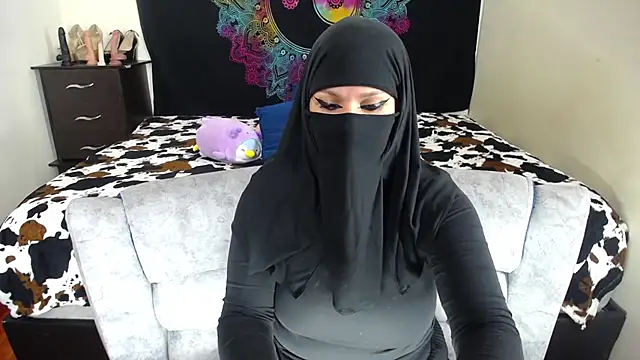 Snapshot of evelyn__salah chatting on December 1, 7:15 pm evelyn salah online show from December 1, 7:15 pm