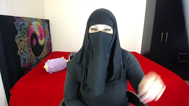 evelyn  salah online show from March 16, 1:24 am