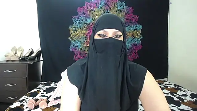 Snapshot of evelyn__salah chatting on December 2, 10:33 pm evelyn salah online show from December 2, 10:33 pm