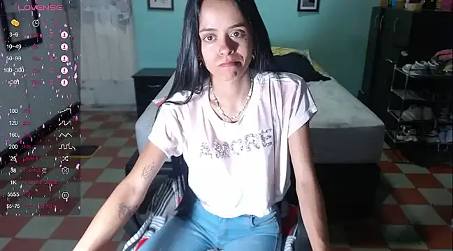 Snapshot of Mia_sexy18_ chatting on January 16, 2:51 am Mia sexy18 online show from January 16, 2:51 am