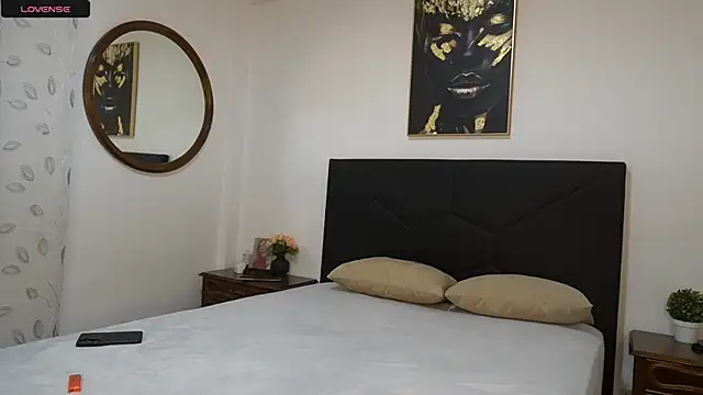 adellle online show from April 23, 9:49 am