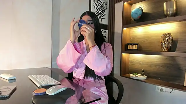 Scarleett 22 online show from January 9, 8:05 pm