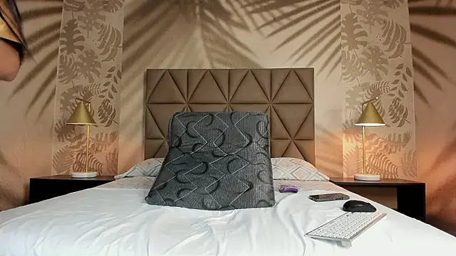 Scarleett 22 online show from January 8, 8:15 pm