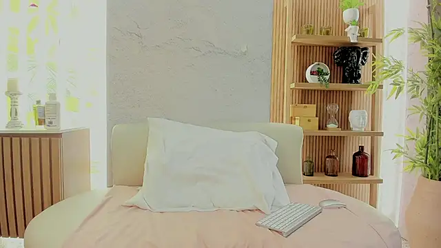 Scarleett 22 online show from February 21, 7:49 pm