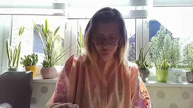 LiquidLeonie online show from April 22, 9:38 am