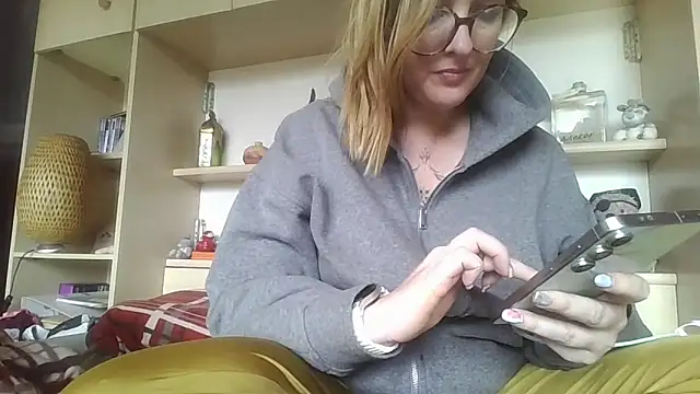 LiquidLeonie online show from March 24, 12:27 pm