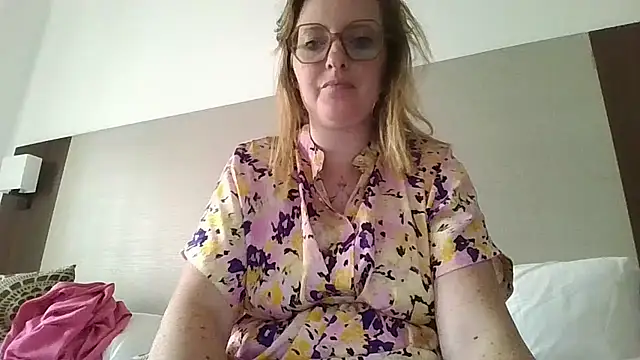 LiquidLeonie online show from April 8, 3:24 pm