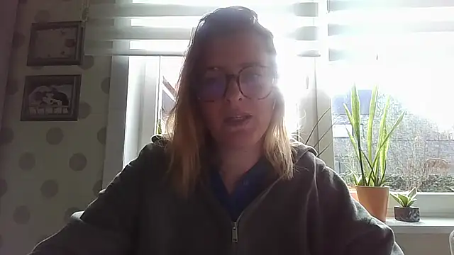 LiquidLeonie online show from March 20, 7:53 am