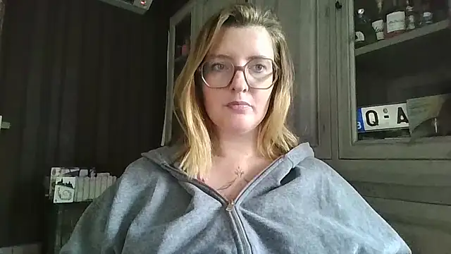 LiquidLeonie online show from April 6, 9:21 am