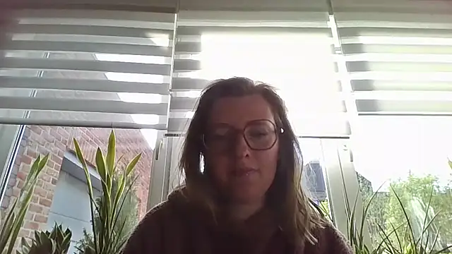 LiquidLeonie online show from April 28, 6:18 am