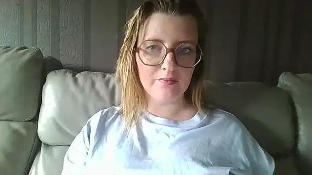 LiquidLeonie online show from April 5, 10:11 am