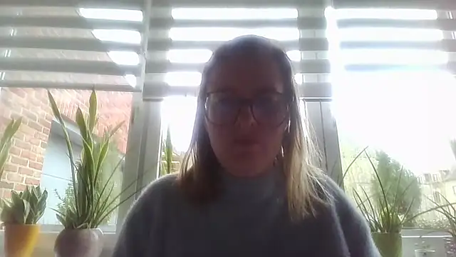 LiquidLeonie online show from March 27, 3:24 pm