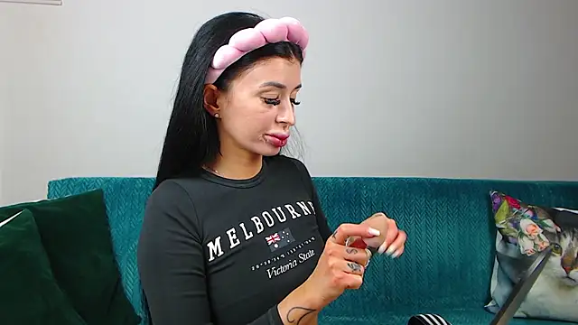 Snapshot of SaraDaisy chatting on February 7, 5:54 pm SaraDaisy online show from February 7, 5:54 pm