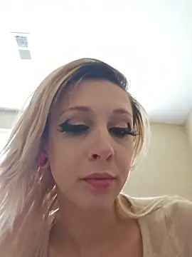 Snapshot of AmethystFoxx chatting on June 19, 6:14 pm AmethystFoxx online show from June 19, 6:14 pm