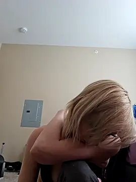 AmethystFoxx online show from March 27, 5:14 pm