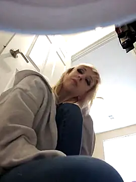 AmethystFoxx online show from April 13, 6:34 pm