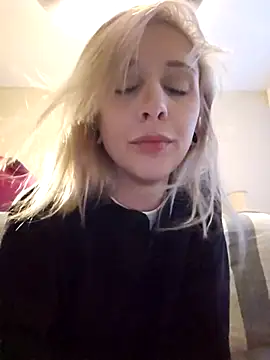 AmethystFoxx online show from December 3, 9:58 pm